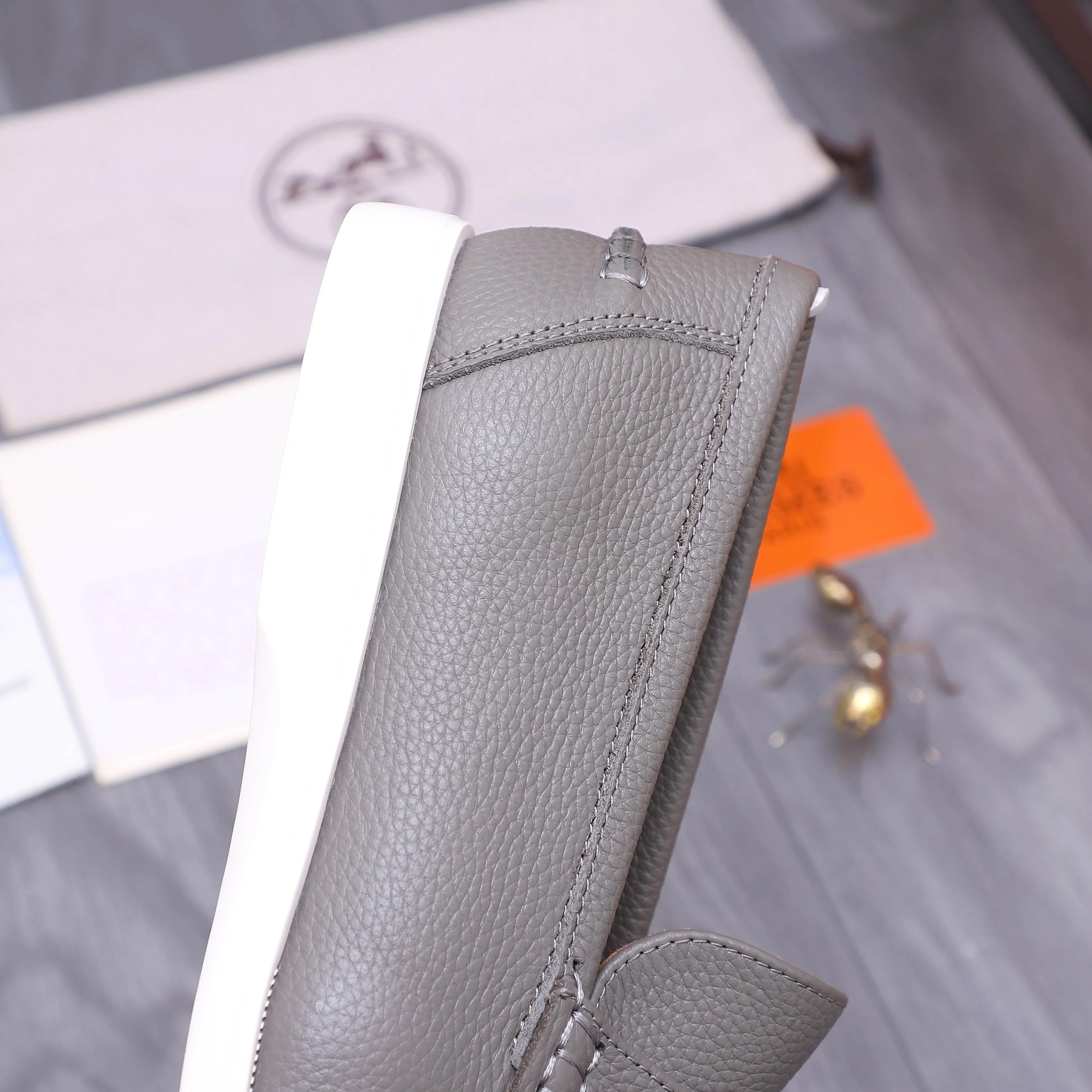 Men's shoes 💰p560 Product trademark: HERMES "Hermes" casual slip-on men's shoes. Regular size: 38-46 (45.46 is custom-made and non-returnable) Product materials: Selected pebbled cowhide upper, cowhide lining, original foam rubber ultra-light sole